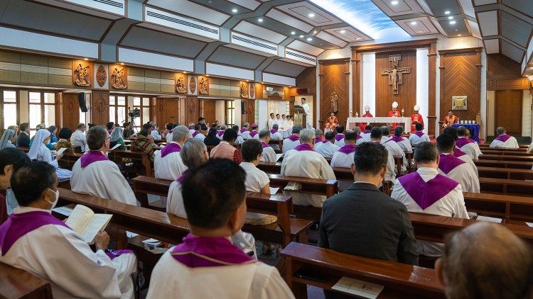 Delegates participate in Opening Mass of the Holy Spirit