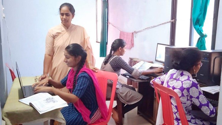 Apostolic Carmelite Sister providing computer training