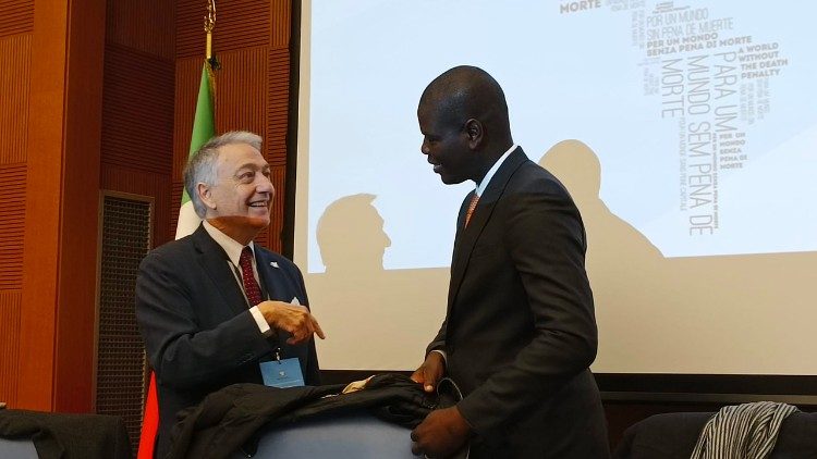 Da sinistra Mario Marazziti, della Comunità di Sant'Egidio, e Ronald Ozzy Lamola, ministro della Giustizia sudafricano