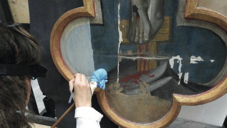Manos y corazón restaurando la belleza y la esperanza