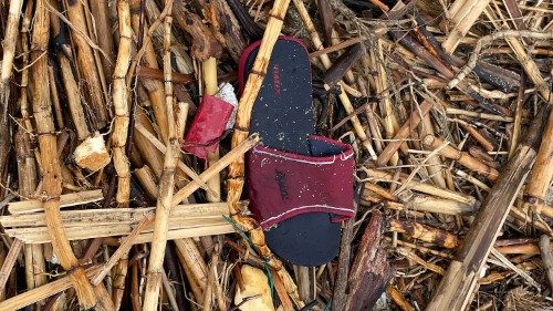 Naufragio a Cutro, appello del Papa: "I viaggi della speranza non siano viaggi di morte"