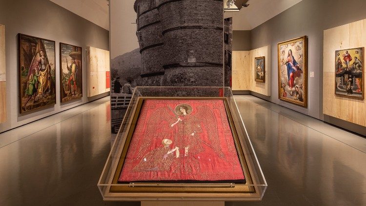 Ambito bizantino, San Michele Arcangelo con Manuele Notho Paleologo, Inizio XV secolo, seta ricamata con fili d'oro e d'argento (vessillo navale), Urbino, Galleria Nazionale delle Marche
