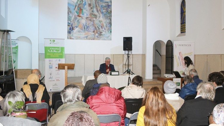 Una conferenza di padre Daniel Nourissat, membro fondatore e docente di Al Mowafaqa, ma anche parroco della cattedrale cattolica di San Pietro