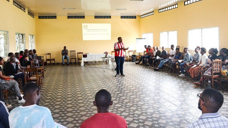 Sessão de formação de animadores da juventude na Arquidiocese da Beira (Moçambique) Sessão de formação de animadores da juventude na Arquidiocese da Beira (Moçambique)