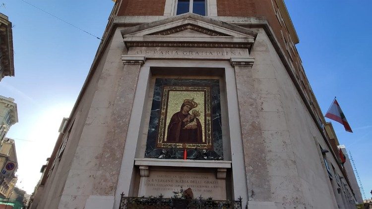 L'edicola votiva sul luogo dell'antica chiesa delle Grazie demolita, tra via Angelica e Borgo Angelico