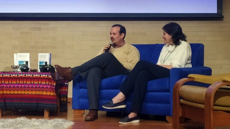 Mauricio López apresenta na sede do CELAM, em Bogotá o seu livro 