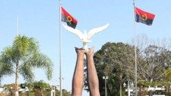 MONUMENTO-A-PAZ-LUENA-ANGOLA.jpg