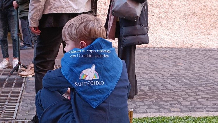 Un bambino all'ingresso dell'Aula Paolo VI, dove incontrerà Papa Francesco