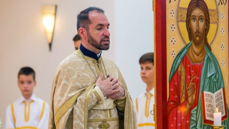 Dobos András atya