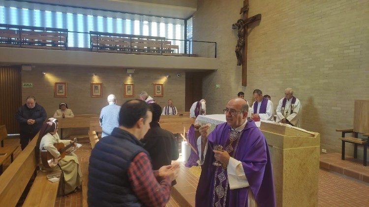 Celebración de la Eucaristía en la Capilla del Celam. 