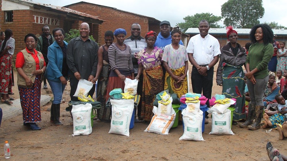 Visite de solidarit de la JCED dans les zones touches par le cyclone au sud du Malawi (2010).