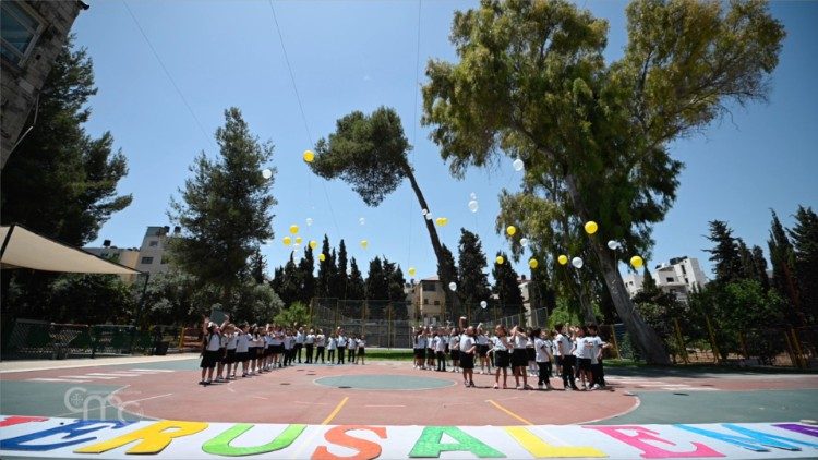 Estudantes da Terra Santa