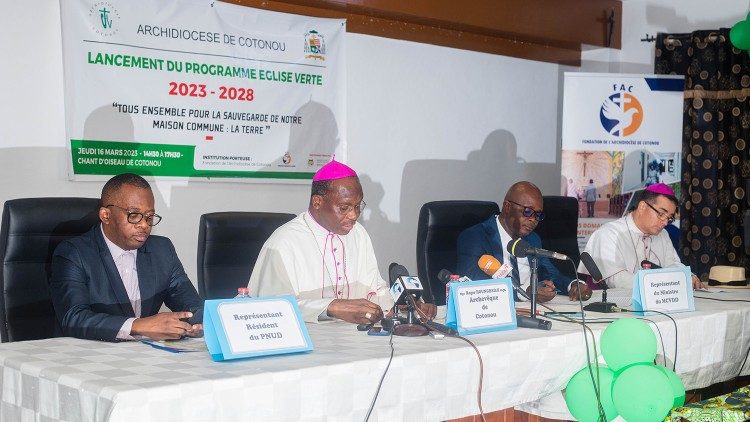 Lancement du programme "Eglise verte "par l'archidiocse de Cotonou au Ծ