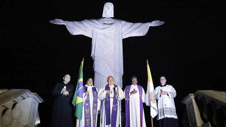 Oração pelo Papa no Cristo Redentor