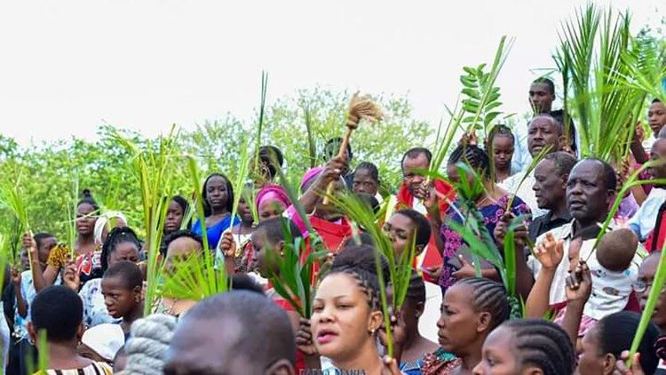Waamini katika maadhimisho ya Dominika ya Matawi nchini Tanzania