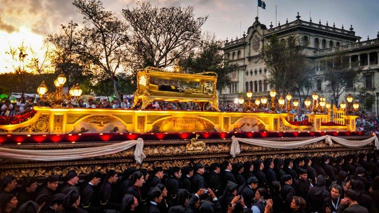 Una de las procesiones