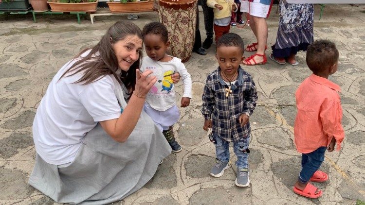 Sr Nieves and some of the children assisted by the project