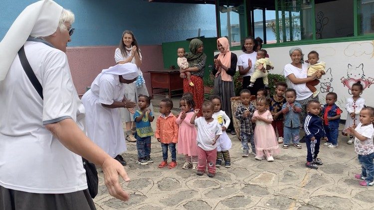 Ad Addis Abeba, Etiopia, le suore salesiane gestiscono un centro per i migranti  