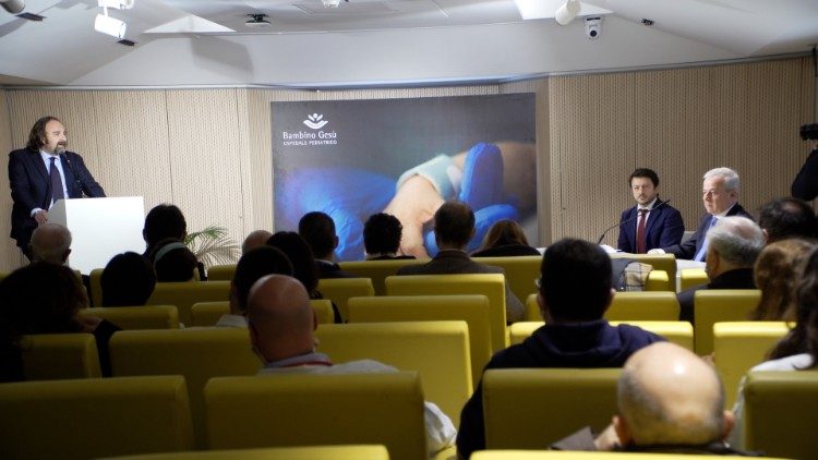 La conferenza stampa al Bambino Gesù