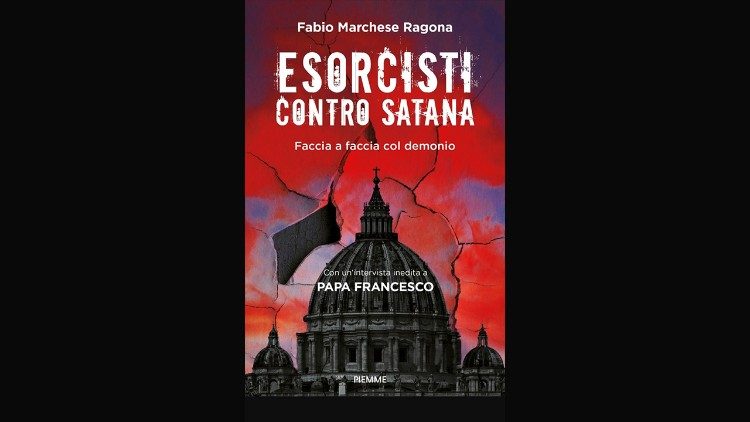 La copertina del libro “Esorcisti contro satana” 