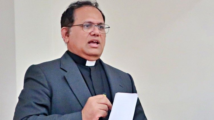 அருள்பணி டென்னிஸ் குழந்தை சாமி ம. ஊ. ச