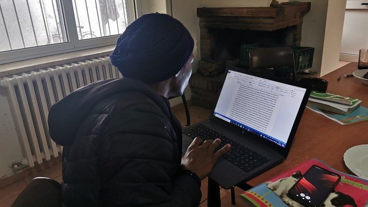 Mohammed Souleiman durante un corso di formazione offerto dagli operatori di Casa Betania