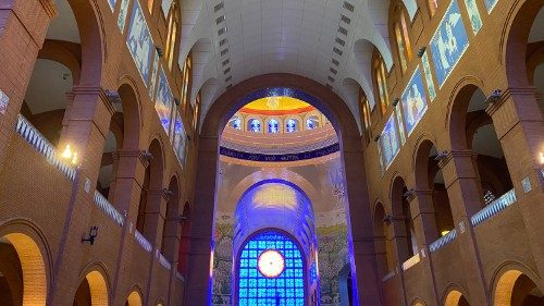 Brasil, los obispos se reúnen en Aparecida para "discernir el camino de la Iglesia"