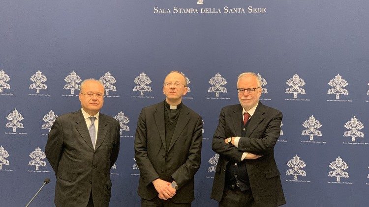 I relatori della conferenza stampa per il Premio Paolo VI 2023: da sinistra, Camadini, Maffeis e Riccardi