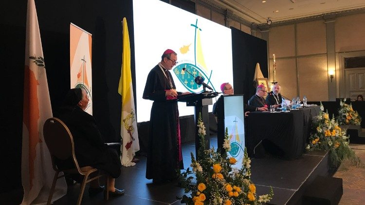 Mgr Claudio Gugerotti à l'ouverture du symposium des Églises du Moyen-Orient