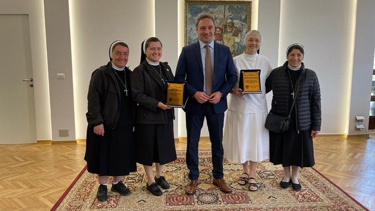Bashkia e Shkodrës vlereson Motrat Apostulle të Zemres së Shenjtë të Jezusit në Shqipëri për veprimtarinë e tyre bamirëse