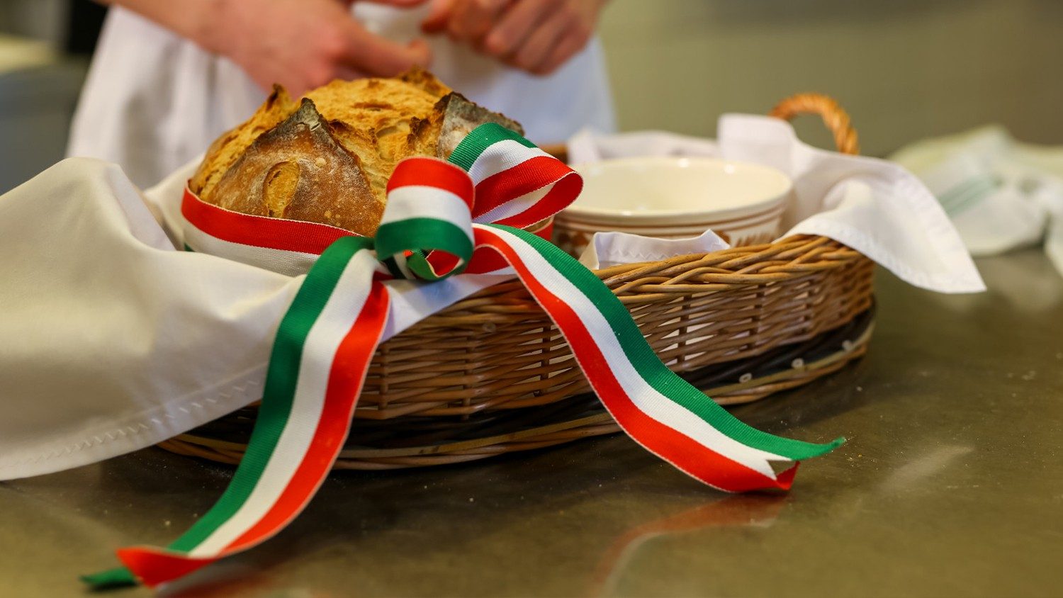 Un pane per il Papa, il dono degli ungheresi per dare il benvenuto a Francesco