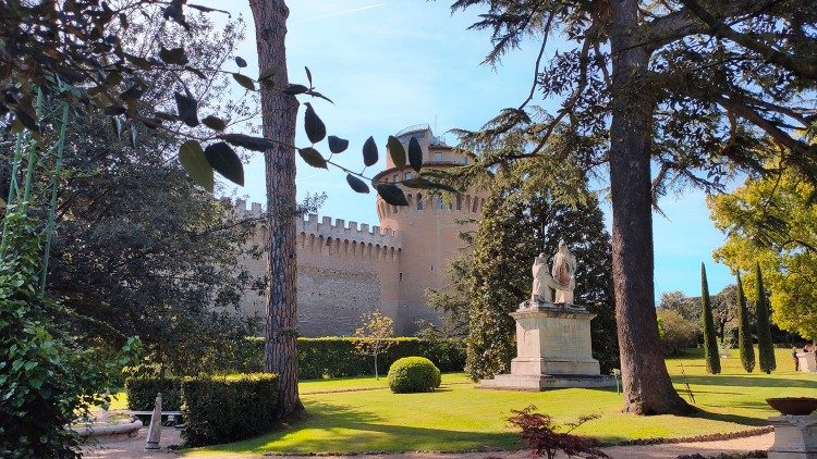 Dans les jardins du Vatican