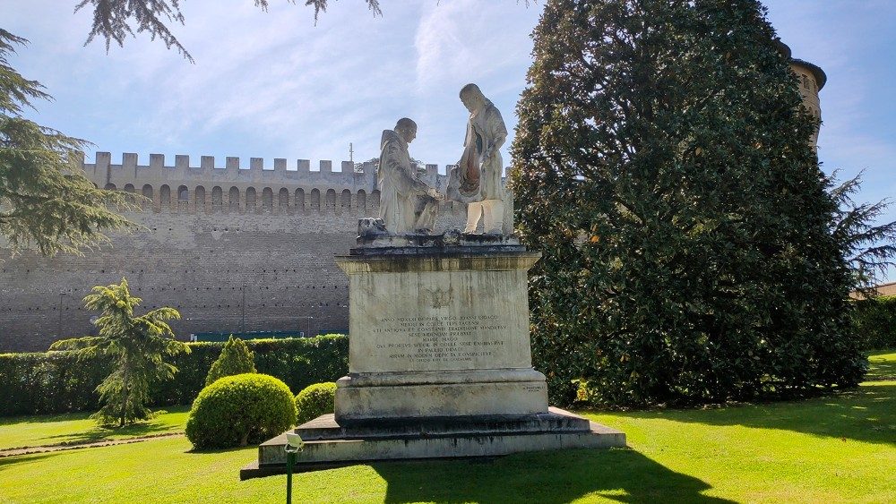 Mayo con Mara, recorrido de arte y devocin a travs de las obras dedicadas a la Virgen en los Jardines Vaticanos