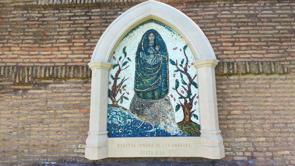 Mayo con Mara, recorrido de arte y devocin a travs de las obras dedicadas a la Virgen en los Jardines Vaticanos