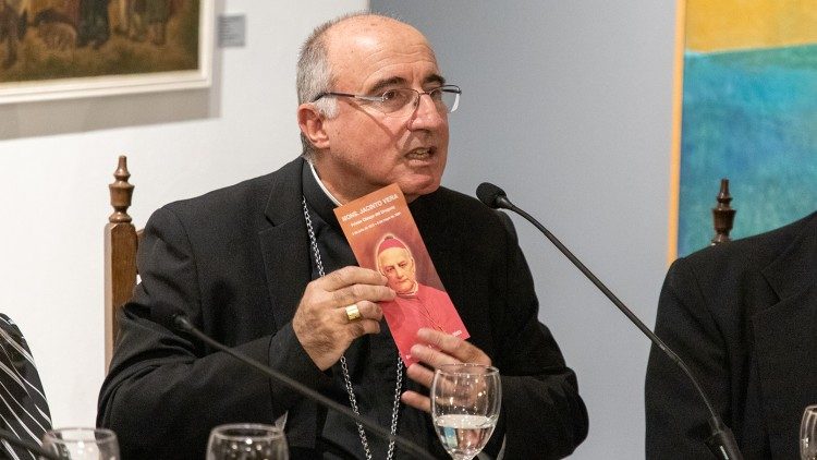 El Cardenal Daniel Sturla intervino, entre otras actividades, en una mesa redonda realizada en el Museo Histórico Nacional de Montevideo. (Foto: Arquidiócesis de Montevideo)