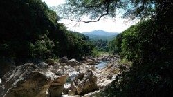 Filippine-Tinipak_or_Agos_River.jpg