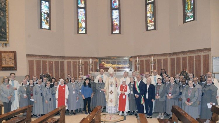 Abertura do XIII Capítulo Geral das Pequenas Irmãs Missionárias da Caridade, no santuário de Nossa Senhora da Guarda, construído por São Luís Orione, em Tortona, província de Alexandria, Itália