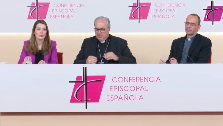 La conferencia de prensa fue transmitida en directo a través del Canal de YouTube del Episcopado Español. 