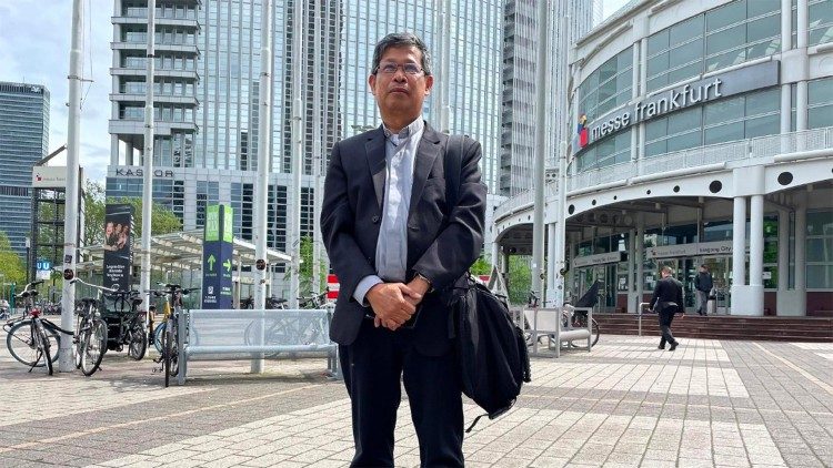 A photo of Fr. Edwin Gariguez, a Filipino Catholic priest who is touring top European banks in a bid to stop fossil fuel financing in his home country. REUTERS/Tom Sims