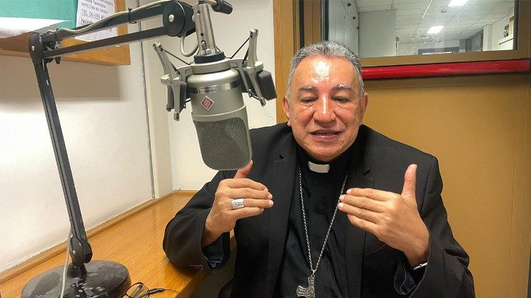 Mons. Ulloa desde nuestros estudios