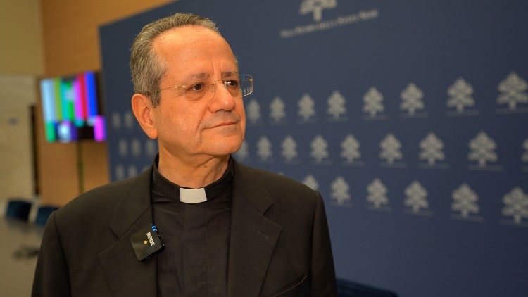O presidente da Pontifcia Comiss?o para os Congressos Eucarsticos Internacionais, pe. Corrado Maggioni