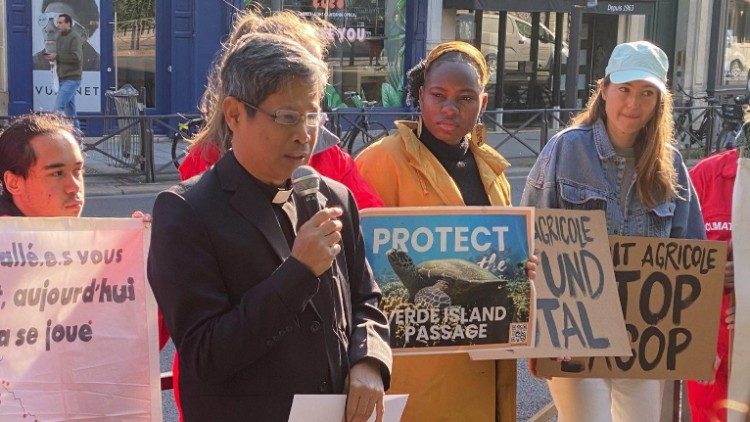 Father Edwin Gariguez speaks against Crédit Agricole's investment on Shell (Father Edwin Gariguez's Facebook Account)