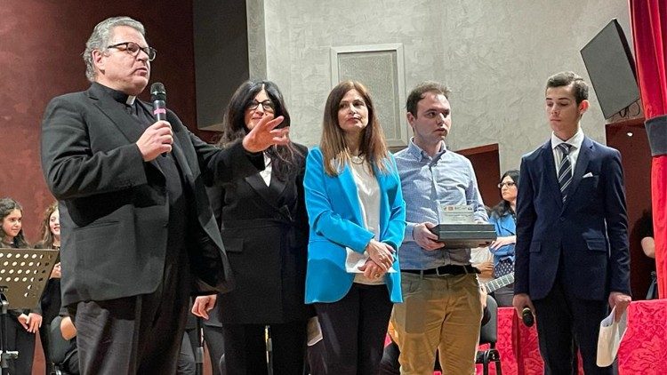 Monsignor Marcos Pavan alla premiazione primo Bando Concorso Regionale 2022 Anno Perosiano