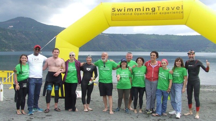 I promotori del evento Allarghiamo lo Stretto durante il primo evento al  Lago di Albano