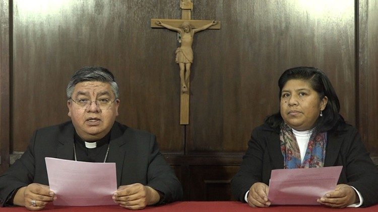 O secretrio-geral da Conferncia episcopal (Ceb), dom Giovani Arana, e Mara Beysabel Espinoza, responsvel pela Pastoral da Famlia