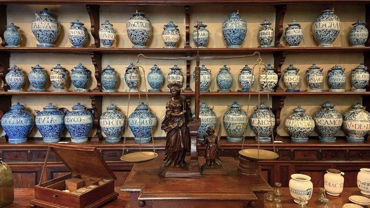 Speceria (a farmacia e lashtë) e Shën Çeçilies në Trastevere dhe Salla e Qeramikave hapen për herë të parë