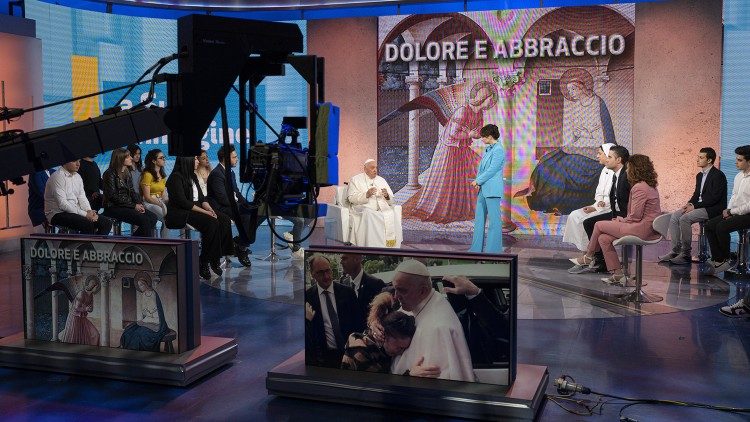 Papa Francesco durante l'intervista con "A Sua Immagine"