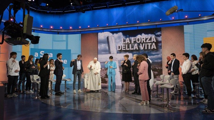 Papa Francesco negli studi Rai