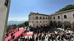 2_Cardinale-Parolin-santuario-Beata-Vergine-Maria-di-Montevergine-campania-avellino-900-an.jpeg
