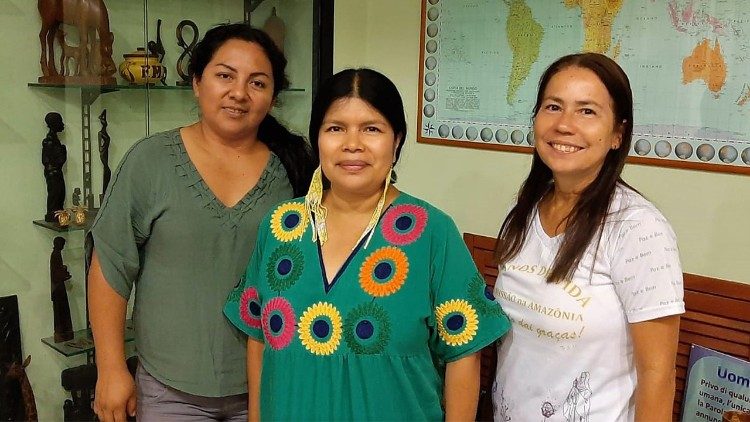  Ir. Yesica Patiachi, Patricia Gualinga e Ir. Laura Vicuña